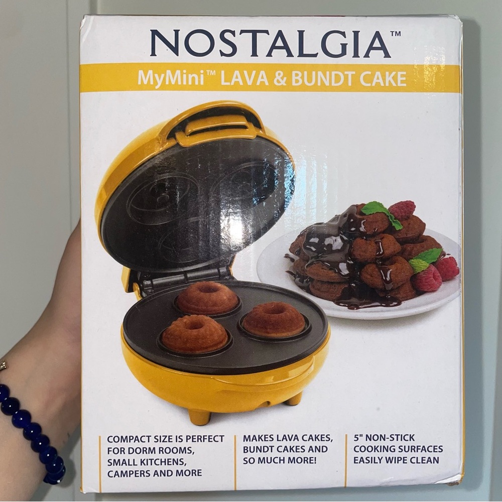 Nostalgia MyMini Yellow Lava & Bundt Cake Maker